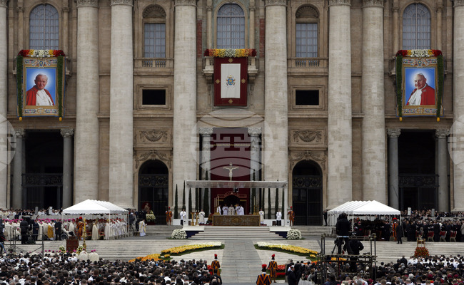 В историческия „ден на четиримата папи“ - 27 април 2014 г., за светци са обявени Йоан Двайсет и трети и Йоан Павел Втори