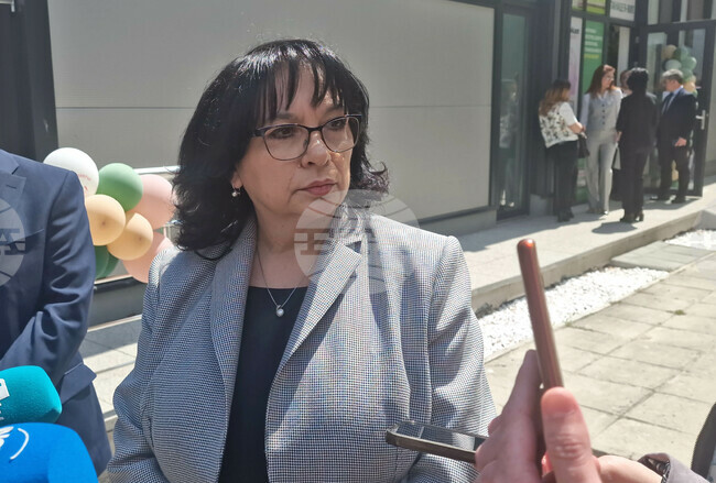България има нужда от редовно правителство, за да влезе в еврозоната, каза в Търговище финансовият министър Теменужка Петкова