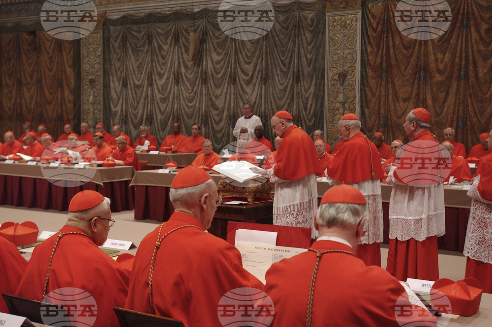 Кардиналите в конклава намаляха от 135 на 133