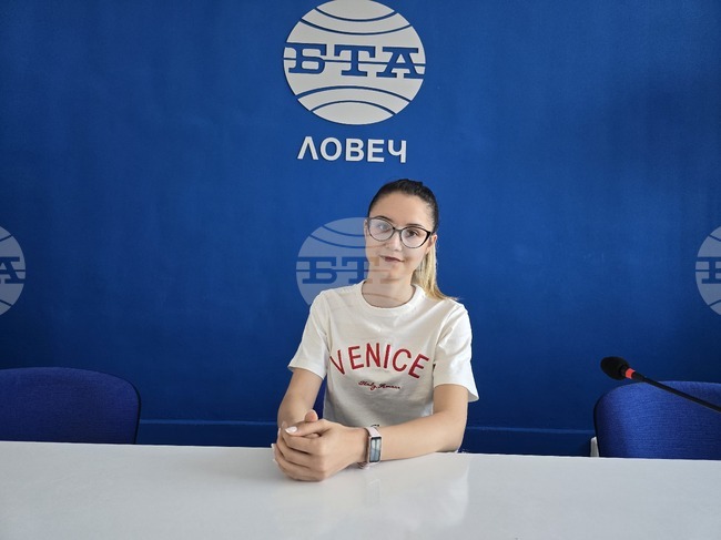 Млада ловчалийка разказва лични истории в първата си книга „Родена отново“