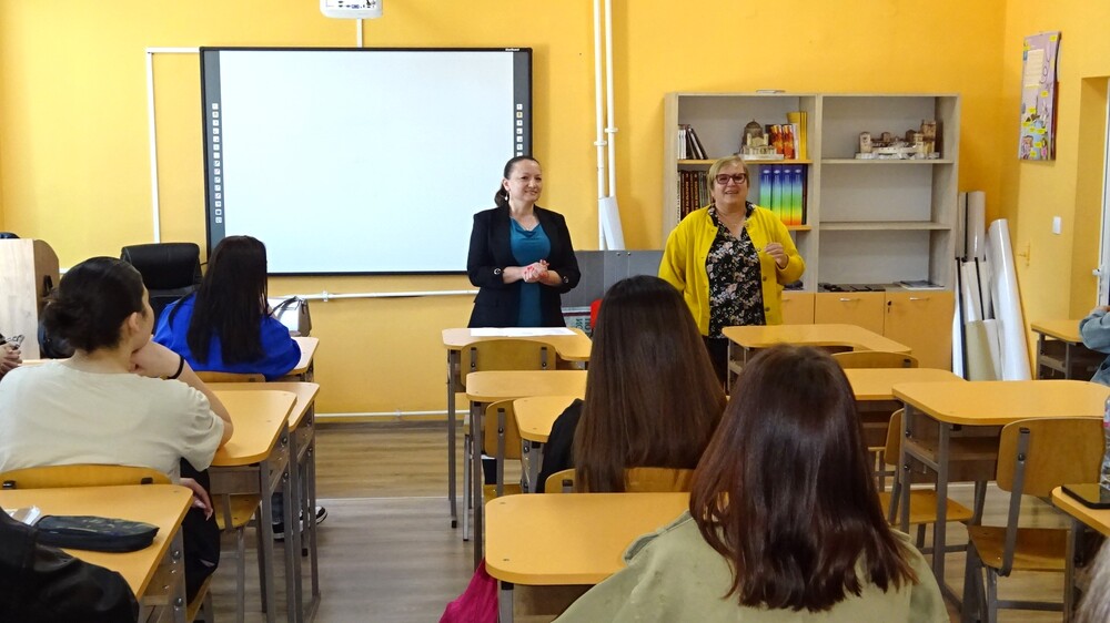 Районен съд – Разград: Темите за наказателното правосъдие и разпознаването на лица като способ на доказване представиха магистрати пред ученици в ПГИ „Робер Шуман“