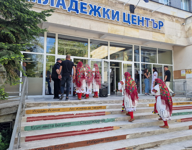 Общо 60 даровити деца и ученици от Хасково ще получат подкрепа по общинската програма