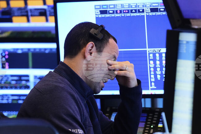 Уолстрийт със значителен спад в началото на борсовата търговия 