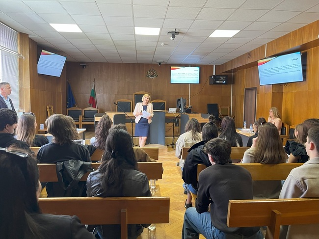 Осмокласници от кюстендилско училище ще имат обучение за опасностите в социалните мрежи