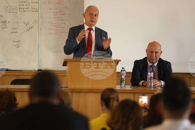 Няма нищо, което по-дълго да съм таил в себе си, от желанието да съставя юридически речник, каза Огнян Герджиков