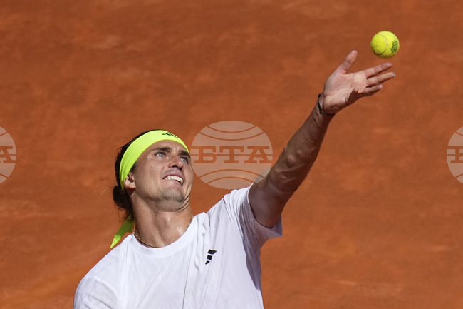 Зверев и Медведев продължават напред на турнира по тенис от сериите "Мастърс" в Мадрид