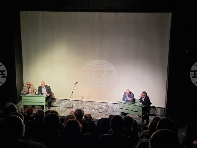 Книгата "Българските разломи" на проф. Георги Каприев беше представена в театър "Сфумато"