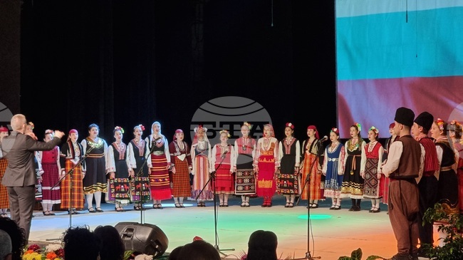 Училище "Проф. д-р Асен Златаров" в Смолян отбеляза с тържествен концерт 100-годишен юбилей