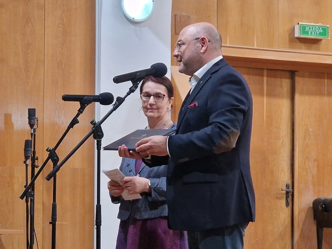 Акад. Васил Казанджиев е отличен с почетния знак и грамота на Националната музикална академия