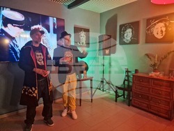 Откриване на изложбата „Моите стъпки стоят по пясъка“. На снимката: Марин-Мичо Вардолов и Мартин Радилов. Снимка: Ваня Сухарова/БТА