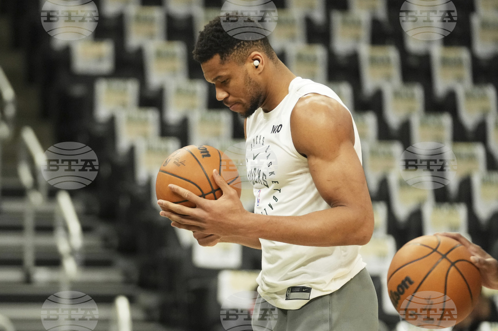 Гръцкият баскетболист Янис Адетокунбо изтъкна ангажираността си с Милуоки Бъкс, но призна, че има шанс евентуално да промени решението си