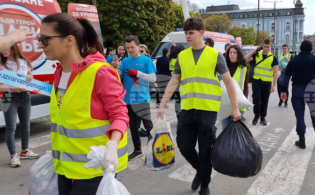 След Варна кампанията „Аз Вярвам и Помагам“ ще дари мобилни пунктове за кръводаряване в още пет града