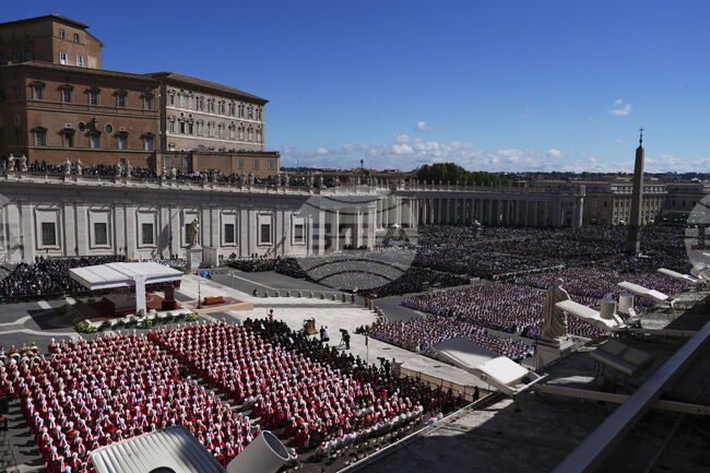 Очаква се заупокойната церемония за папа Франциск да продължи около час и половина. 