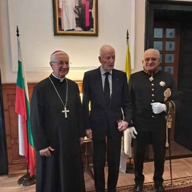 Simeon Saxe-Coburg-Gotha Visits Apostolic Nunciature to Express Condolences on Pope Francis’ Death