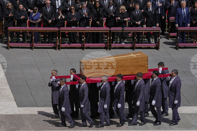 250 000 души са присъствали на траурната церемония за папа Франциск. Започна траурното шествие от Ватикана до "Санта Мария Маджоре"