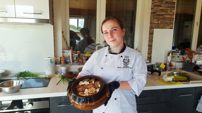 Ученици и студенти готвиха ястия от пиле на Национален готварски събор в димитровградското село Райново