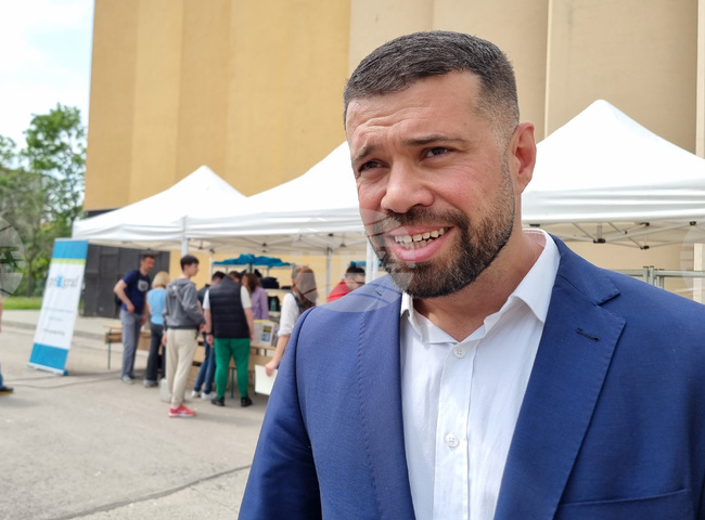 Чрез технологиите географията става все по-интересна за учениците, смята доц. Димитър Желев