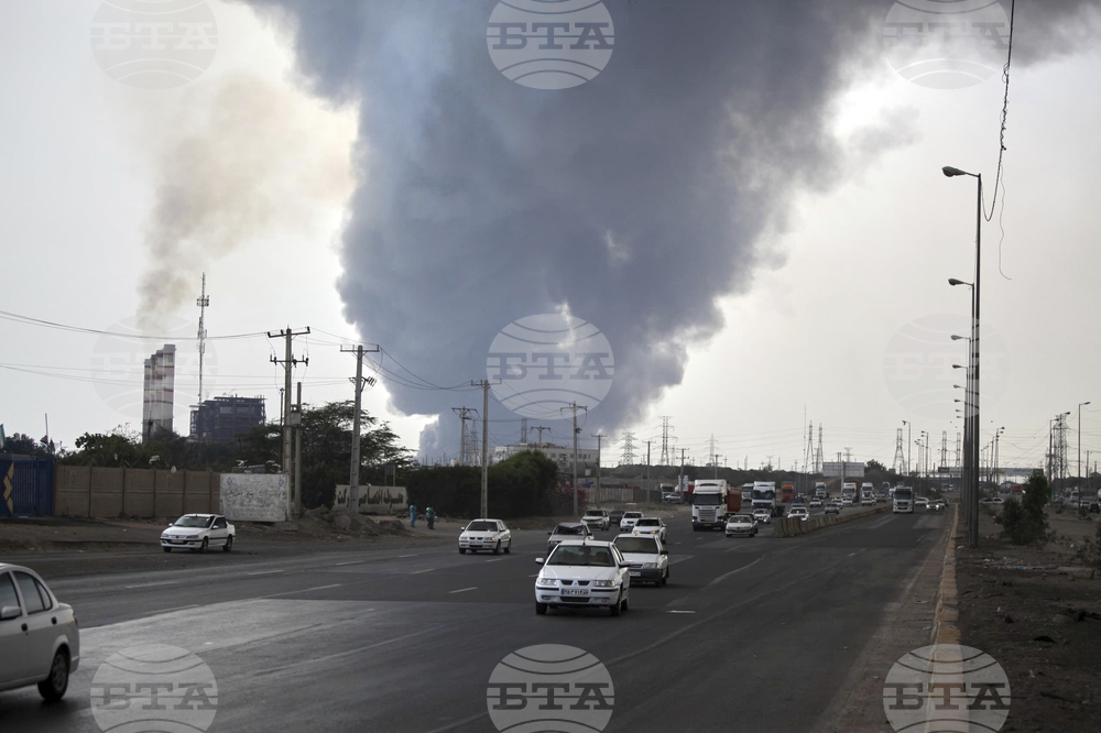 Танкер за газ се е взривил на пристанището край Бандар Абас, съобщава ИРНА