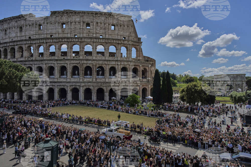 Един необичаен април за Италия