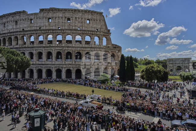 Един необичаен април за Италия