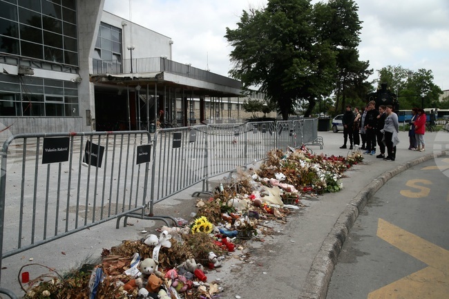 Тежко пострадала след срутването на козирката на жп гарата в северния сръбски град Нови Сад е извън опасност 