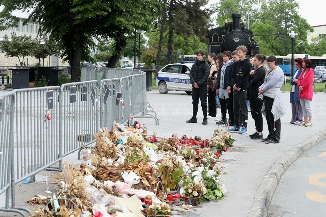 Съд в Сърбия разпореди да бъдат изплатени обезщетения на членове на семействата на 16-те души, които загинаха в Нови Сад 