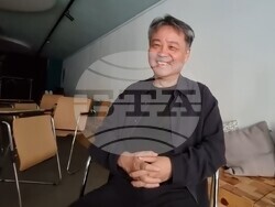 Ю Хуа в "Щрак", по време на интервю с Асен Георгиев