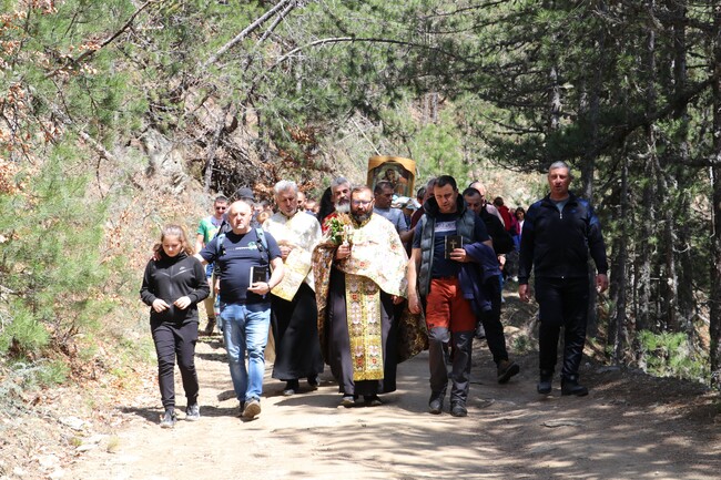 Литийно шествие на Велика събота в град Добринище