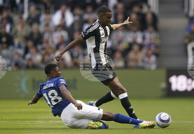 Исак иска 347 000 евро на седмица в Нюкасъл