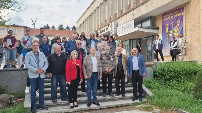  Клубът на хумориста "Жарава" в Кубрат за осемнайсети път даде възможност на всички смешни хора да покажат какво могат, каза Весел Цанков