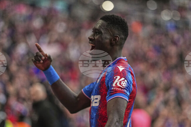 Кристъл Палас надделя над Астън Вила и се класира за финала на ФА Къп