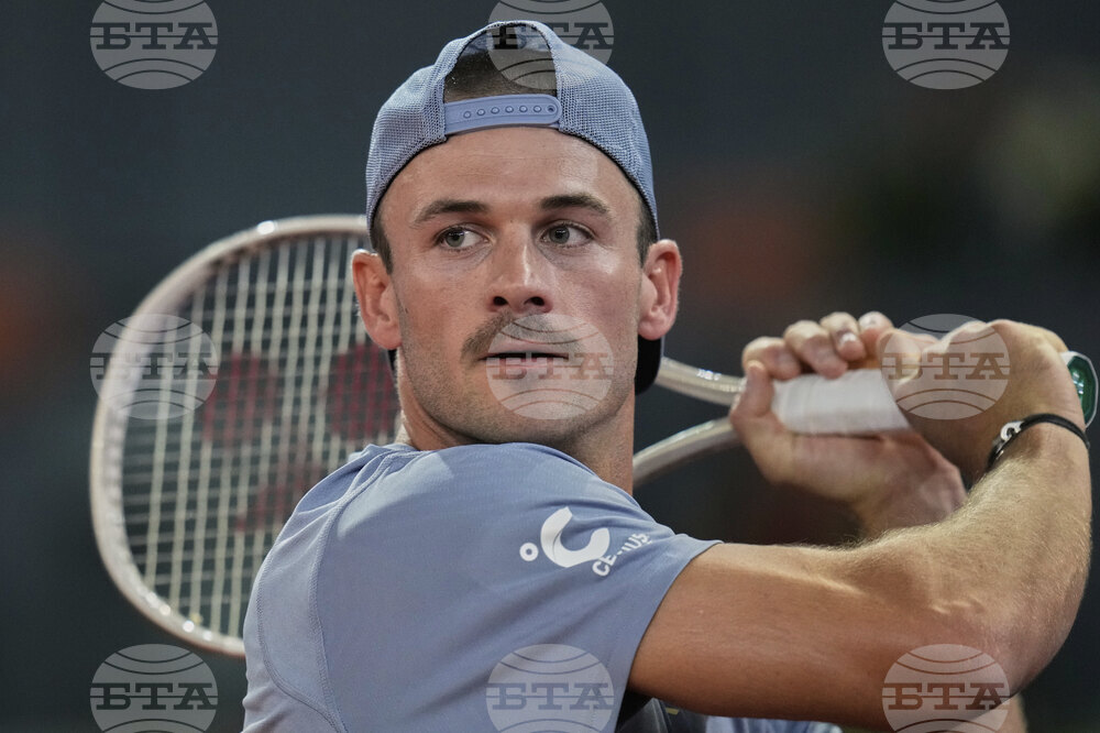 Руснакът Карен Хачанов и американецът Томи Пол достигнаха до третия кръг в Мадрид