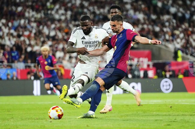 Защитникът на Реал Мадрид Антонио Рюдигер получи шест мача наказание