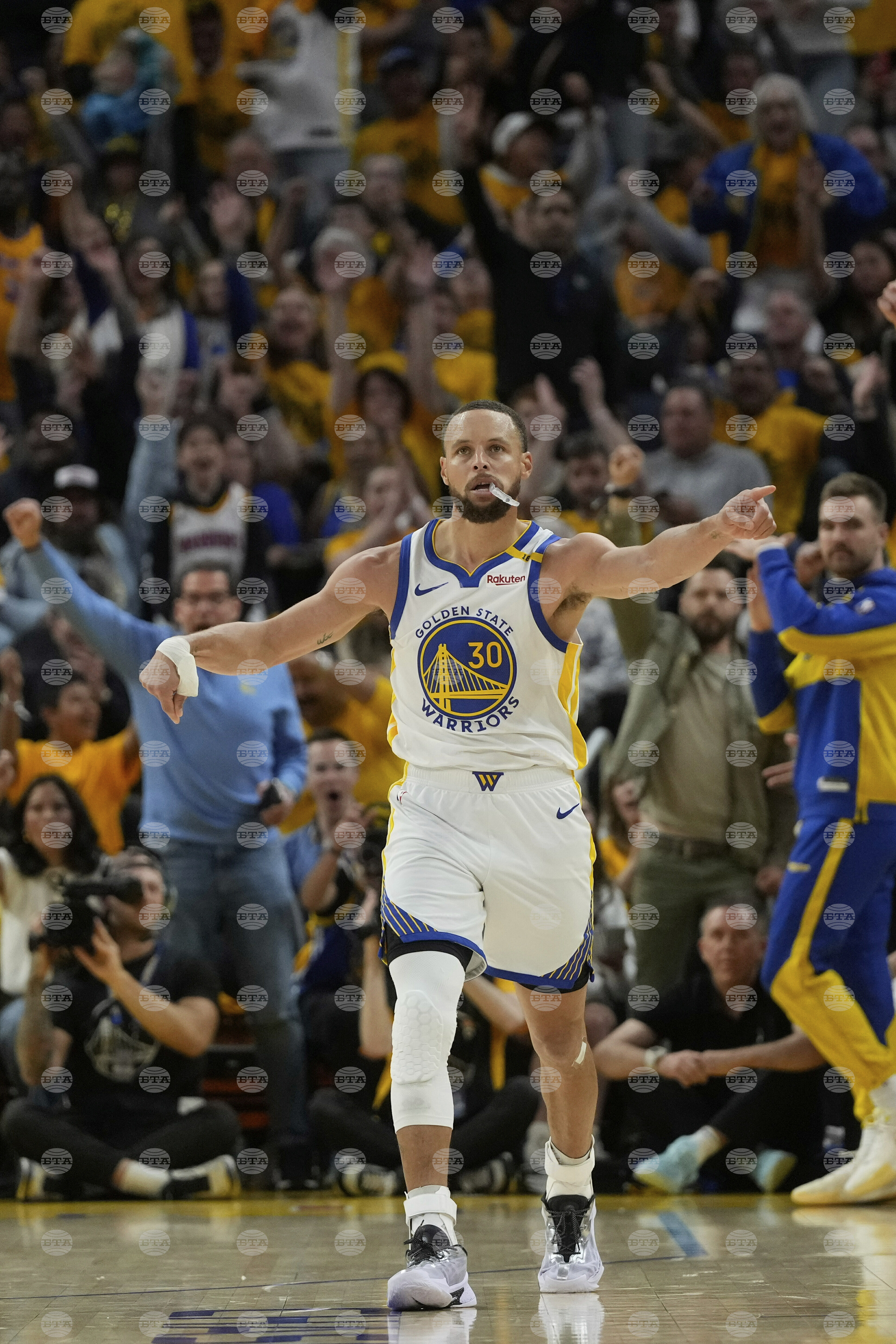 Rockets Warriors Basketball