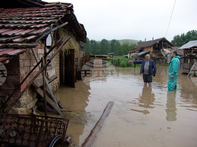 Heavy Rains in Northwestern Montana Region Flood Yards, Houses, Partial State of Disaster Declared in Lehchevo Village