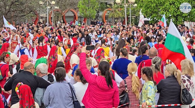 Гоце Делчев отбеляза Международния ден на танца с пъстро шествие и концерт с международно участие