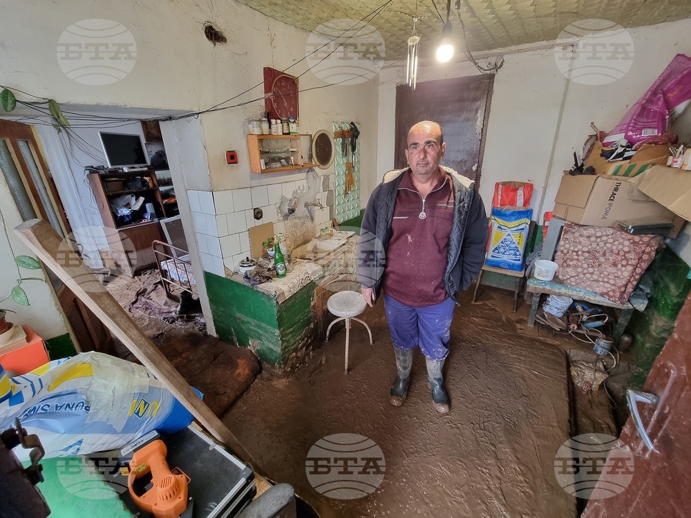 Село Кобиляк - проливен дъжд - наводнени къщи