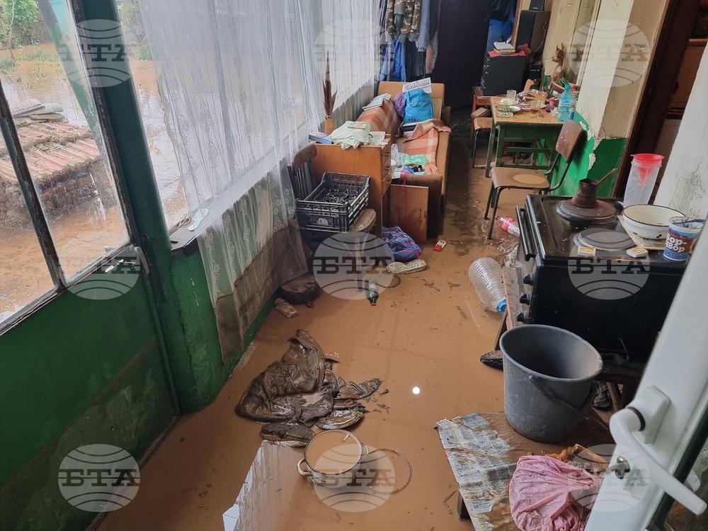 Село Кобиляк - проливен дъжд - наводнени къщи