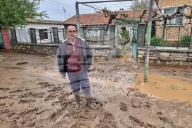 Село Кобиляк - проливен дъжд - наводнени къщи