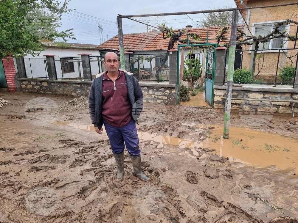 Село Кобиляк - проливен дъжд - наводнени къщи