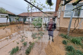 Село Кобиляк - проливен дъжд - наводнени къщи