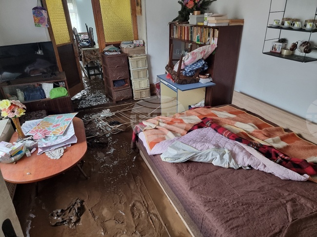 Село Кобиляк - проливен дъжд - наводнени къщи