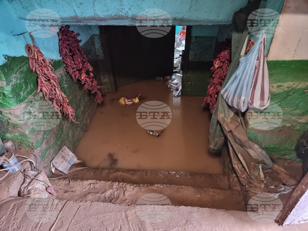 Село Кобиляк - проливен дъжд - наводнени къщи