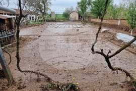 Село Кобиляк - проливен дъжд - наводнени къщи