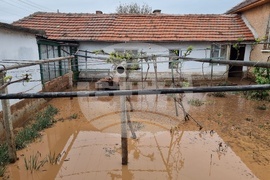 Село Кобиляк - проливен дъжд - наводнени къщи