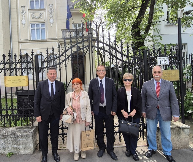 Писателите Бойко Коцев, Боян Ангелов, Надя Попова и Анжела Димчева се срещнаха с българската общност в Будапеща