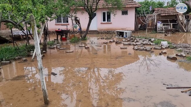 В село Лехчево са наводнени около 50 къщи, хората са стари и бедни и нямат възможност да възстановят щетите, заяви кметът Александър Александров