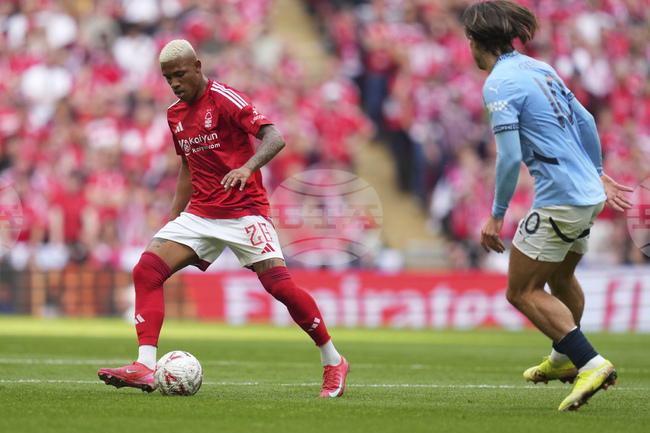 Олимпик Лион предложи на Нотингам 25 милиона евро за Данило