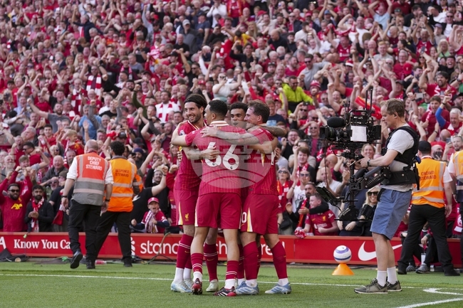 Ливърпул спечели 20-ата си титла на Англия с изразителна победа срещу Тотнъм