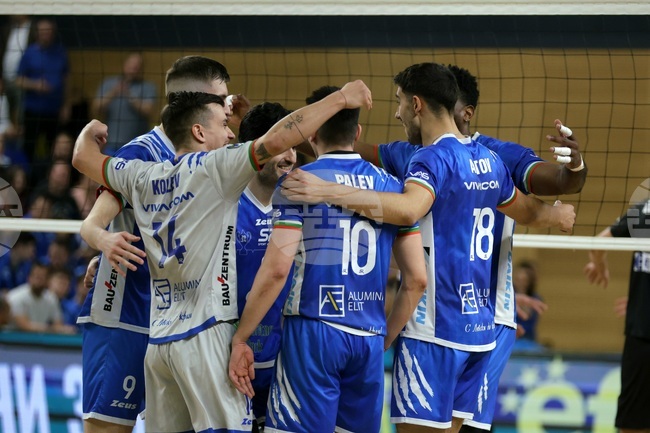 Волейболният отбор на Левски стартира с победа на приятелски турнир в Гърция